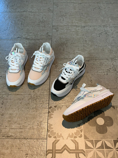 Naiste vabaaja tossud helkurribadega