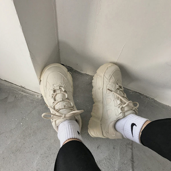 Μοντέρνα έκο δερμάτινα  παπούτσια με τραχιά σόλα