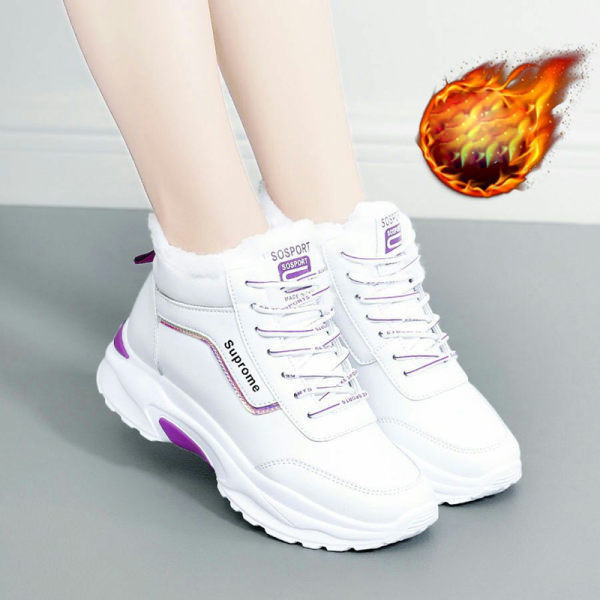 Νέο μοντέλο γυναικεία αθλητικά παπούτσια με απαλή επένδυση σε λευκό και μαύρο χρώμα