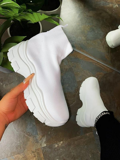 Kareda tallaga naiste tekstiilist tossude uus mudel