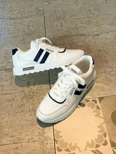 Naiste lameda tallaga hingavad tossud