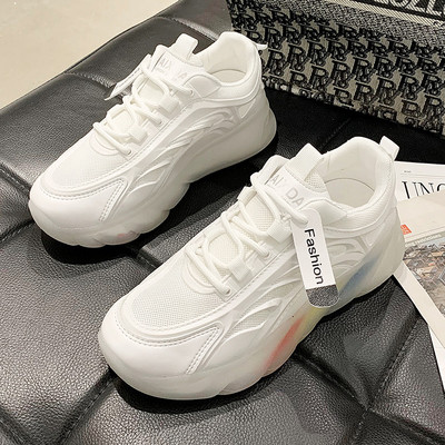 Γυναικεία γυναικεία αθλητικά παπούτσια με κορδόνια και απλικέ χρώμα