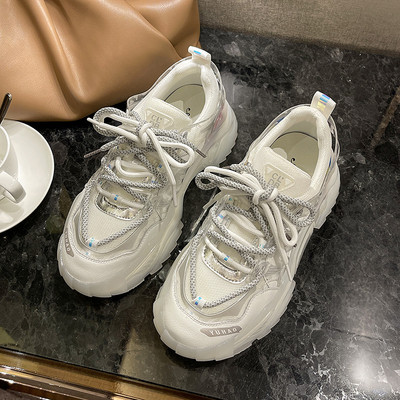 Γυναικεία αθλητικά παπούτσια με κορδόνια