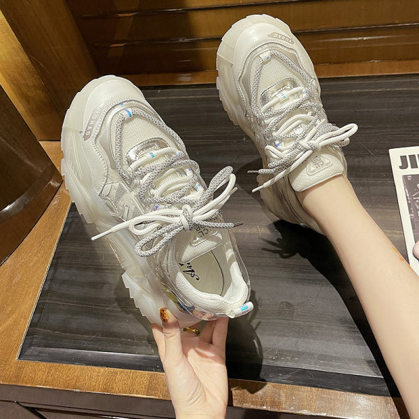 Γυναικεία αθλητικά παπούτσια με κορδόνια