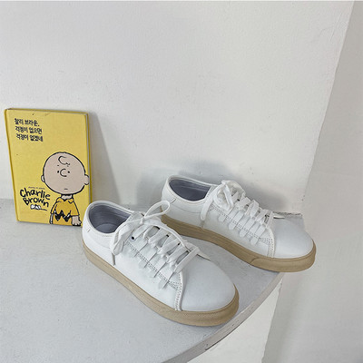 Γυναικεία αθλητικά παπούτσια από οικολογικό δέρμα με κορδόνια