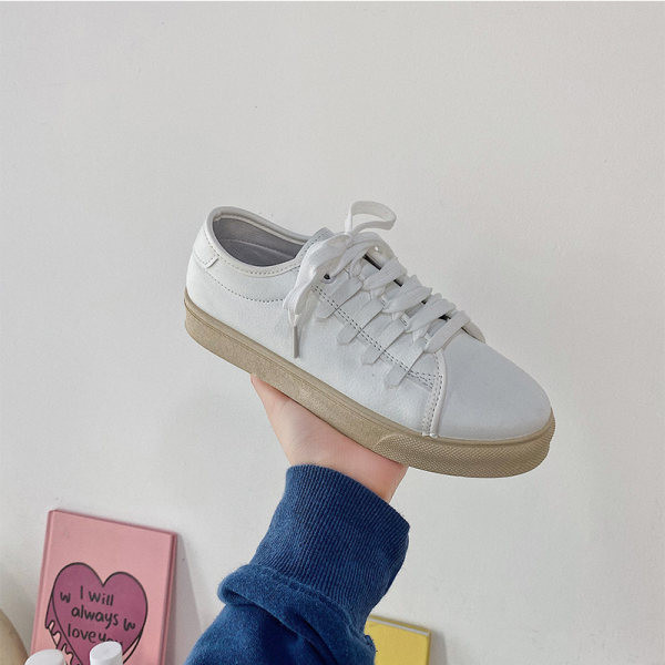 Γυναικεία αθλητικά παπούτσια από οικολογικό δέρμα με κορδόνια