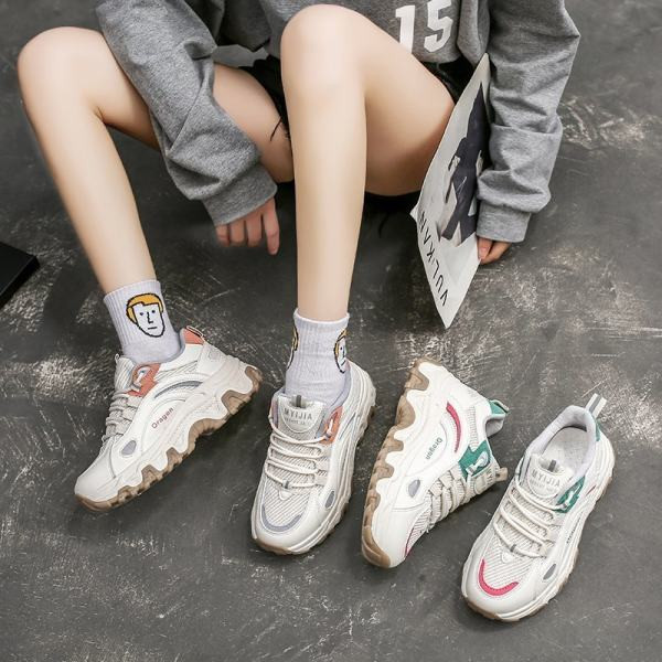 Πολύχρωμα γυναικεία αθλητικά παπούτσια με κορδόνια και τραχιά σόλα κατάλληλη για την άνοιξη