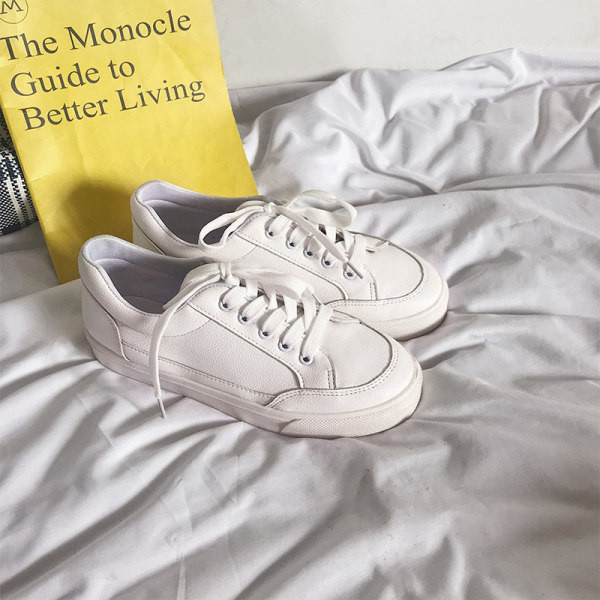 Γυναικεία αθλητικά παπούτσια από οικολογικό δέρμα με χαμηλή σόλα