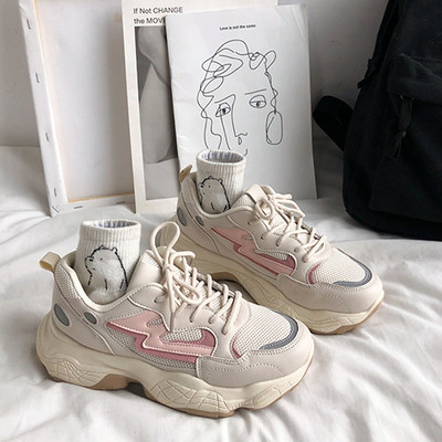 Μοντέρνα αθλητικά παπούτσια για γυναίκες από οικολογικό δέρμα