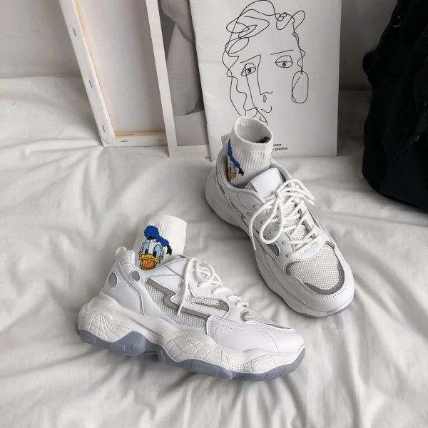 Μοντέρνα αθλητικά παπούτσια για γυναίκες από οικολογικό δέρμα