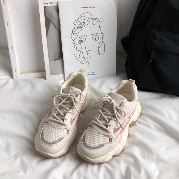 Μοντέρνα αθλητικά παπούτσια για γυναίκες από οικολογικό δέρμα