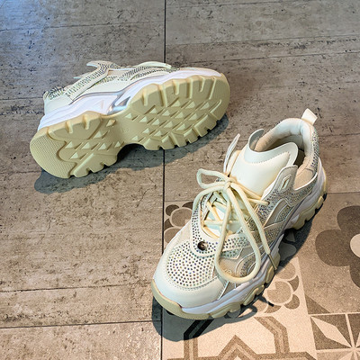 Naiste värvilise talla ja kivikestega tossud