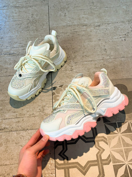 Naiste värvilise talla ja kivikestega tossud