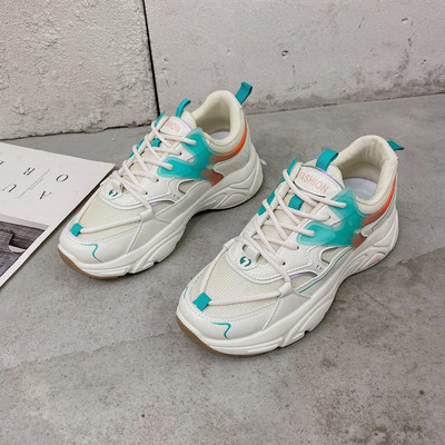 Πολύχρωμα γυναικεία αθλητικά παπούτσια με ψηλή σόλα και κορδόνια