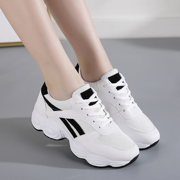 Γυναικεία αθλητικά πάνινα παπούτσια με τραχιά σόλα και κορδόνια