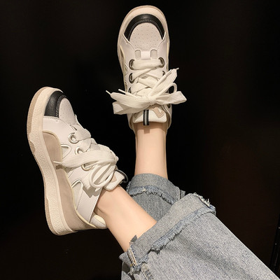 Naiste retro stiilis paeltega tossud