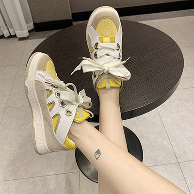 Naiste retro stiilis paeltega tossud