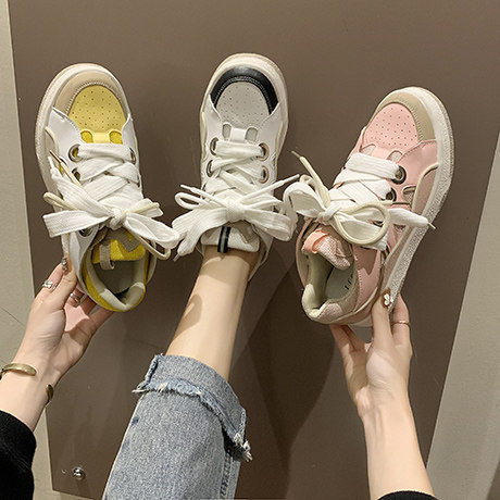 Naiste retro stiilis paeltega tossud