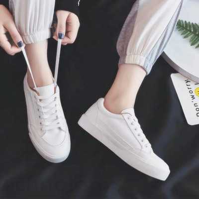 Νέο μοντέλο γυναικεία αθλητικά παπούτσια από οικολογικό δέρμα με επίπεδη σόλα και κορδόνια