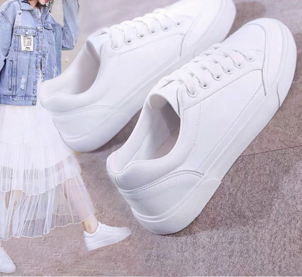 Νέο μοντέλο γυναικεία αθλητικά παπούτσια από οικολογικό δέρμα με επίπεδη σόλα και κορδόνια