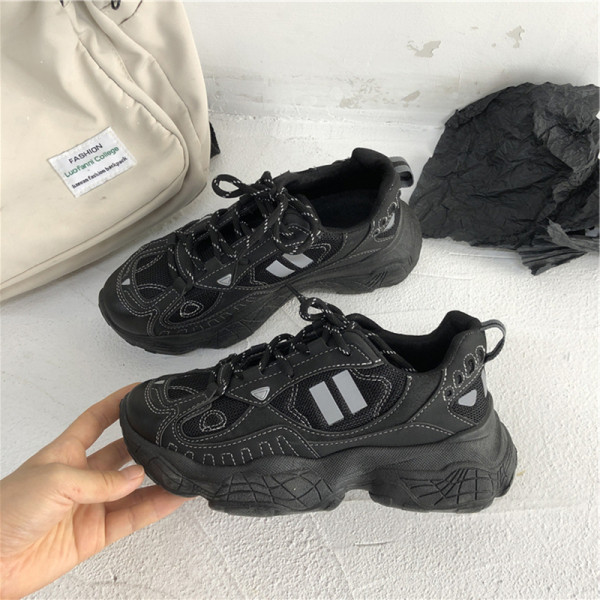 Casual γυναικεία αθλητικά παπούτσια κατασκευασμένα από οικολογικό δέρμα και υφάσματα 