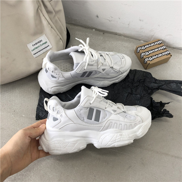 Casual γυναικεία αθλητικά παπούτσια κατασκευασμένα από οικολογικό δέρμα και υφάσματα 