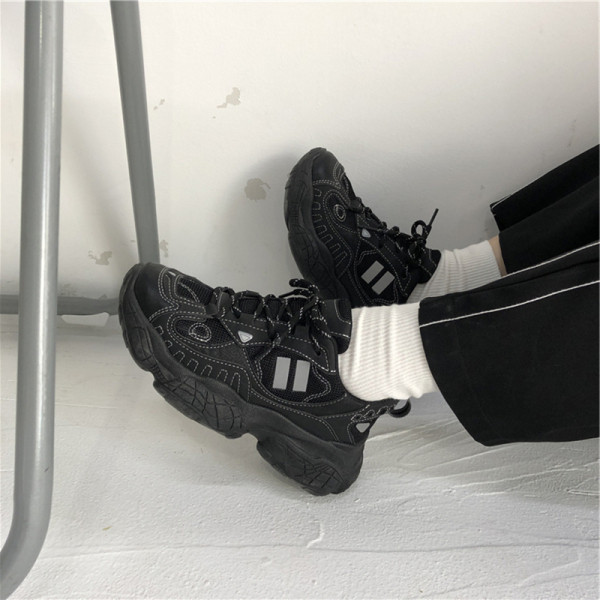 Casual γυναικεία αθλητικά παπούτσια κατασκευασμένα από οικολογικό δέρμα και υφάσματα 