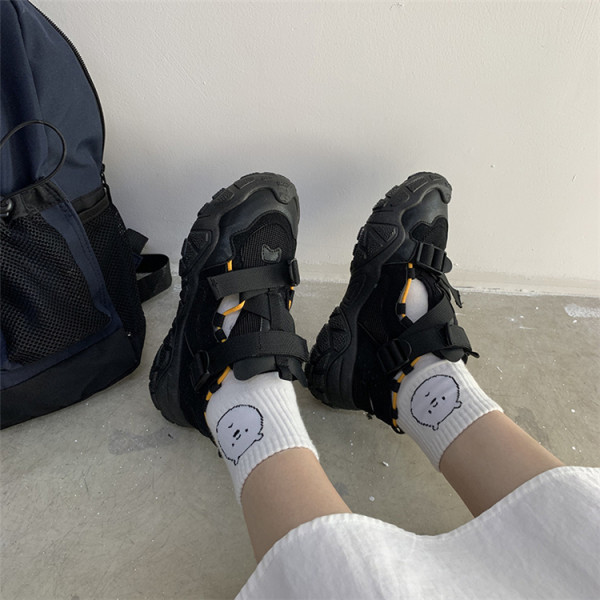 Moodsad värvilise tallaga tossud naistele