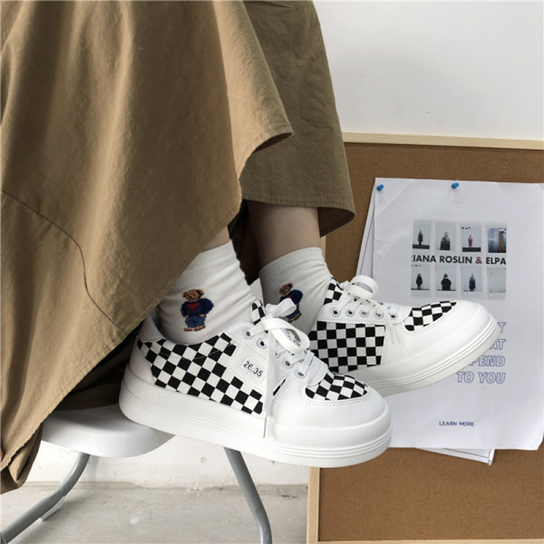 Γυναικεία αθλητικά παπούτσια από οικολογικό δέρμα