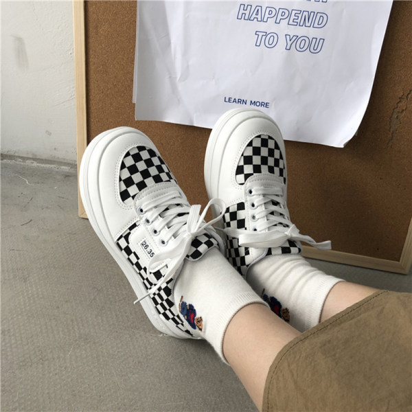 Γυναικεία αθλητικά παπούτσια από οικολογικό δέρμα