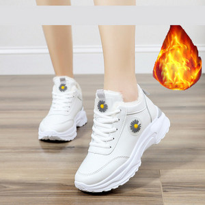 Нов модел дамски маратонки -с връзки и груба подметка