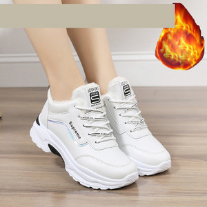 Нов модел дамски маратонки -с връзки и груба подметка