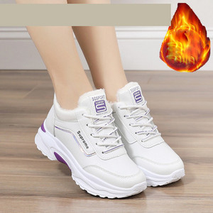 Нов модел дамски маратонки -с връзки и груба подметка