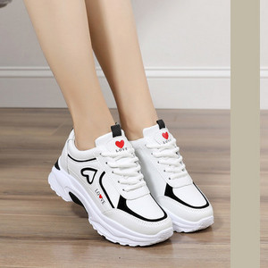 Нов модел дамски маратонки -с връзки и груба подметка