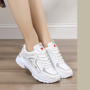 Нов модел дамски маратонки -с връзки и груба подметка