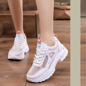 Нов модел дамски маратонки -с връзки и груба подметка