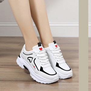 Нов модел дамски маратонки -с връзки и груба подметка