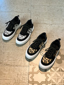 Γυναικεία μοντέρνα αθλητικά παπούτσια με άνιμαλ πριντ και επίπεδη σόλα