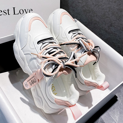 Γυναικεία αθλητικά παπούτσια με χρωματιστά κορδόνια και τραχιά σόλα σε τρία χρώματα