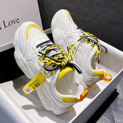 Γυναικεία αθλητικά παπούτσια με χρωματιστά κορδόνια και τραχιά σόλα σε τρία χρώματα