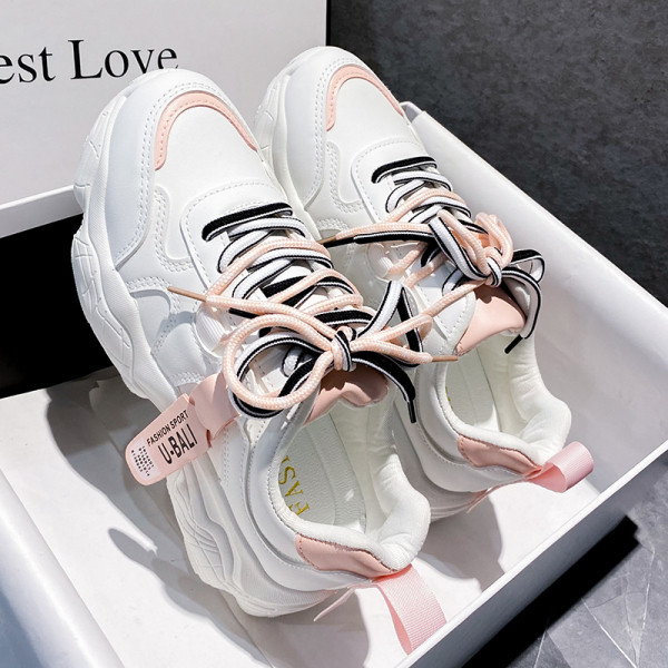 Γυναικεία αθλητικά παπούτσια με χρωματιστά κορδόνια και τραχιά σόλα σε τρία χρώματα