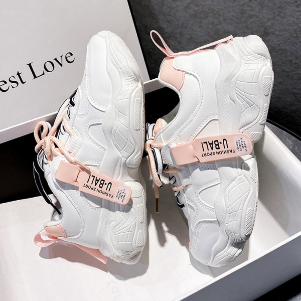 Γυναικεία αθλητικά παπούτσια με χρωματιστά κορδόνια και τραχιά σόλα σε τρία χρώματα