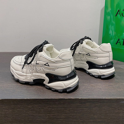 Γυναικεία αθλητικά παπούτσια με κορδόνια και πλέγμα