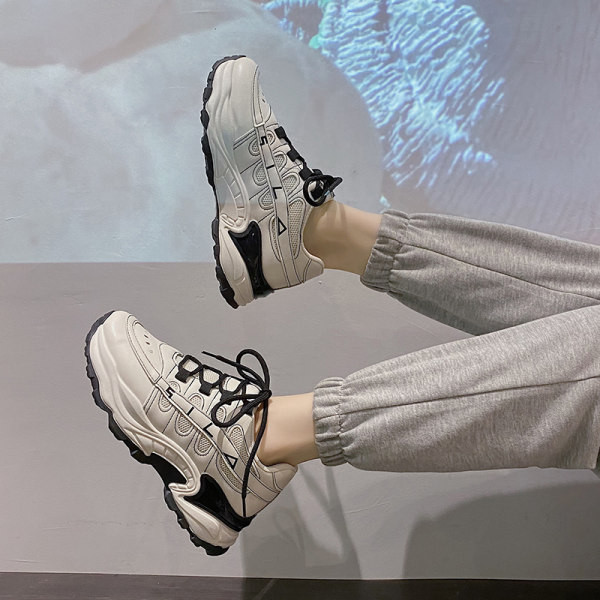 Γυναικεία αθλητικά παπούτσια με κορδόνια και πλέγμα