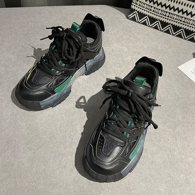 Γυναικεία αθλητικά  παπούτσια με κορδόνια