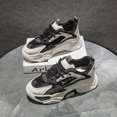 Γυναικεία αθλητικά παπούτσια κατάλληλα για την άνοιξη με κορδόνια