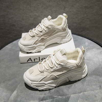 Γυναικεία αθλητικά παπούτσια κατάλληλα για την άνοιξη με κορδόνια