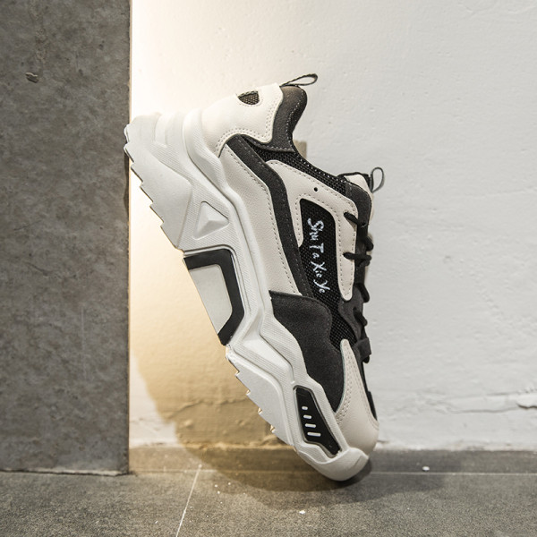 Γυναικεία αθλητικά παπούτσια κατάλληλα για την άνοιξη με κορδόνια