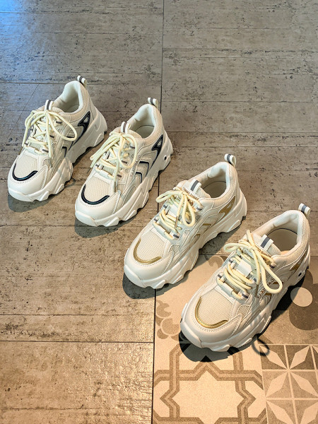 Γυναικεία αθλητικά παπούτσια με κορδόνια - πλατφόρμα 6 cm