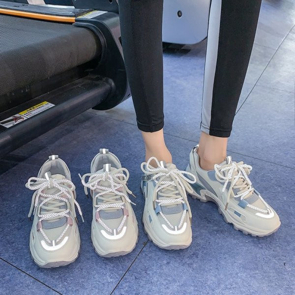 Uus mudel võrgu ja paeltega naiste tossud